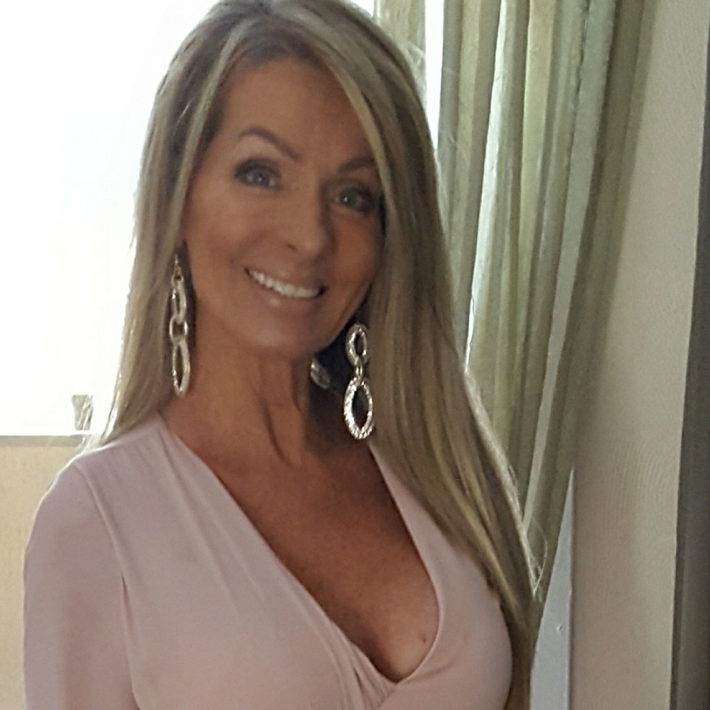 Meet your Posher, Deborah